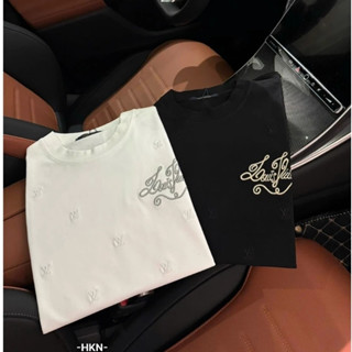 Áo Phông Nam Lờ Vê Thêu Logo Nhỏ Quanh Áo Siêu Nét - Áo Thun Nam Nữ Luôn Vui Tươi Thêu Logo Chữ Ký Cao Cấp