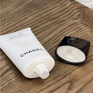 Sữa Rửa Mặt Hoa Trà Channel– LA MOUSSE 150ml