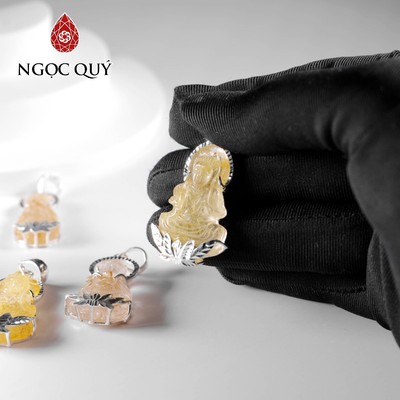 Mặt dây chuyền Phật Bà thạch anh tóc vàng bọc S925 - Ngọc Quý