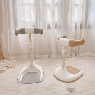 Ghế tắm đứng đa năng Bar rot thiết kế có tay vịn chắc chắn và đế bám sàn an toàn cho bé [BabyUS]