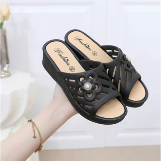   Foom nhỏ đặt tăng 2 size  Dép Đế Xuồng Nữ Trung Niên 2397 Mềm Nhẹ Thoáng Khí Chống Trượt Thời Trang 