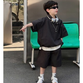  MOJI KIDS BỘ QUẦN ÁO CHẤT THÔ GIÓ CÓ NHĂN  ko có phần trắng ở vạt áo  CÓ DÂY RÚT SÀNH ĐIỆU PHONG CÁCH MẶC HÈ CHO BÉ 