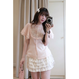 Áo sơ mi tơ hồng cổ ren hoa beloved by La Moneta