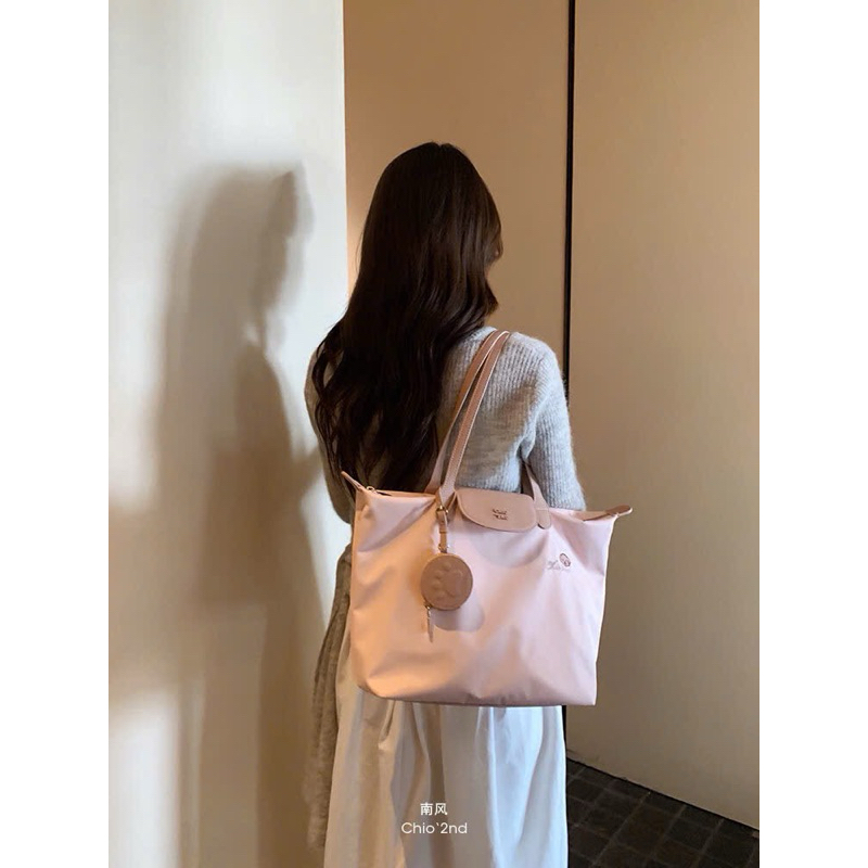 (Sẵn-hoả tốc) Túi tote chio2nd vải dù kèm charm ví phong cách thanh lịch hàn quốc | BigBuy360 - bigbuy360.vn