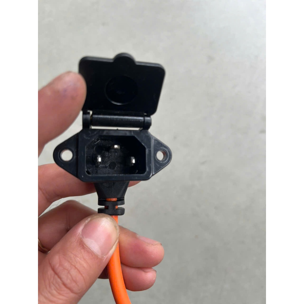 Giắc cắm sạc xe điện gogo vespa dibao có nắp chụp chống nước