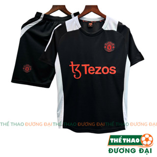 Quần Áo Bóng Đá MU Đen Training 2025 2026 Thun Mè S-COMF Thoáng Khí Thể Thao Đương Đại