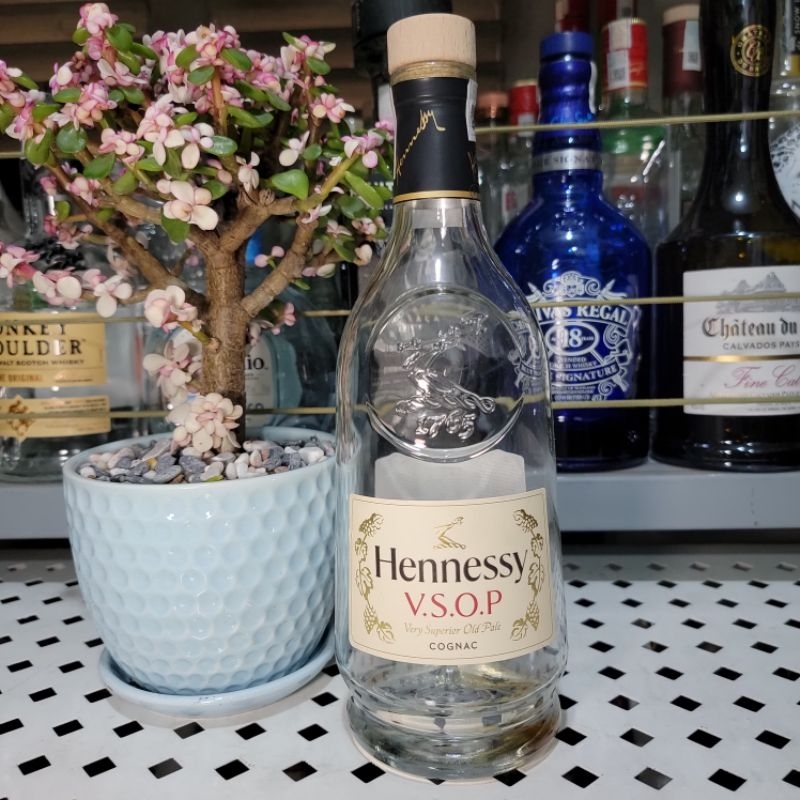 vỏ chai trưng bày Hennessey VSOP xuất xứ Pháp