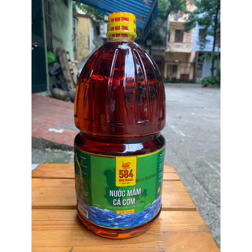 Nước mắm 584 Nha Trang can 2l 15 độ đạm siêu tiết kiệm nhưng vẫn chuẩn vị nước mắm truyền thống (mẫu