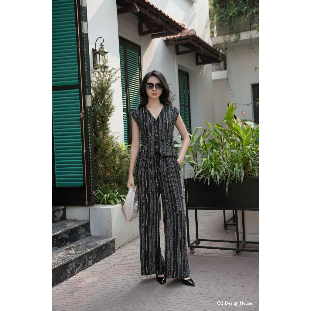 Áo ghi lê nữ OZ Design House AO11787SPR25 cotton cổ tim màu đen kẻ trắng