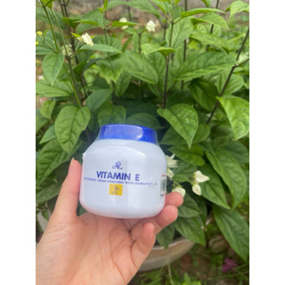 Dưỡng ẩm vitamin e