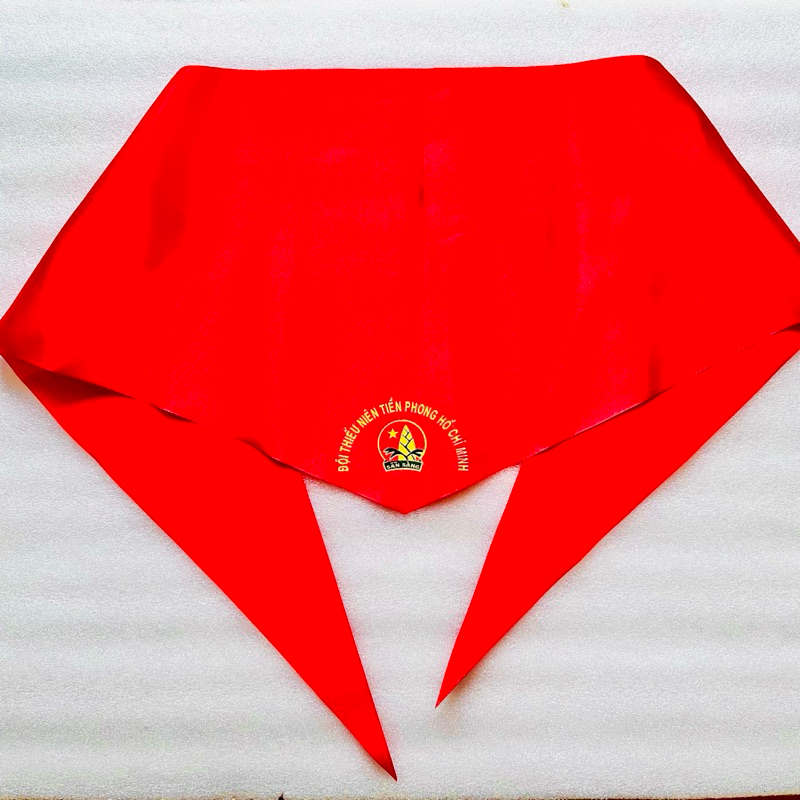 KHĂN QUÀNG ĐỎ MẪU DÙNG CHUNG CHO ĐỘI VIÊN (Có in logo Đội và dòng chữ như ảnh)