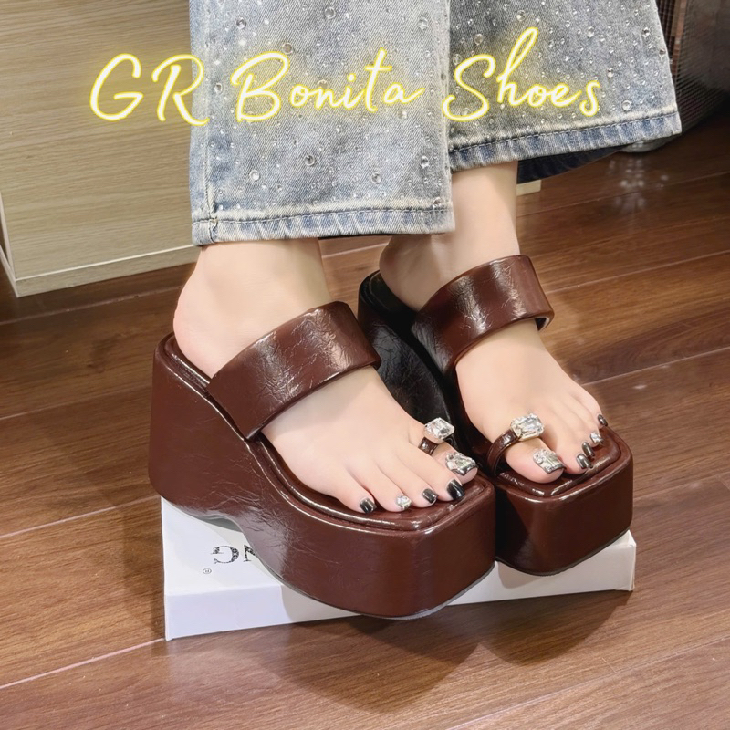 NS2 Dép xuồng xỏ hột đá phối quai ngang cao 10 phân - Bonita Shoes