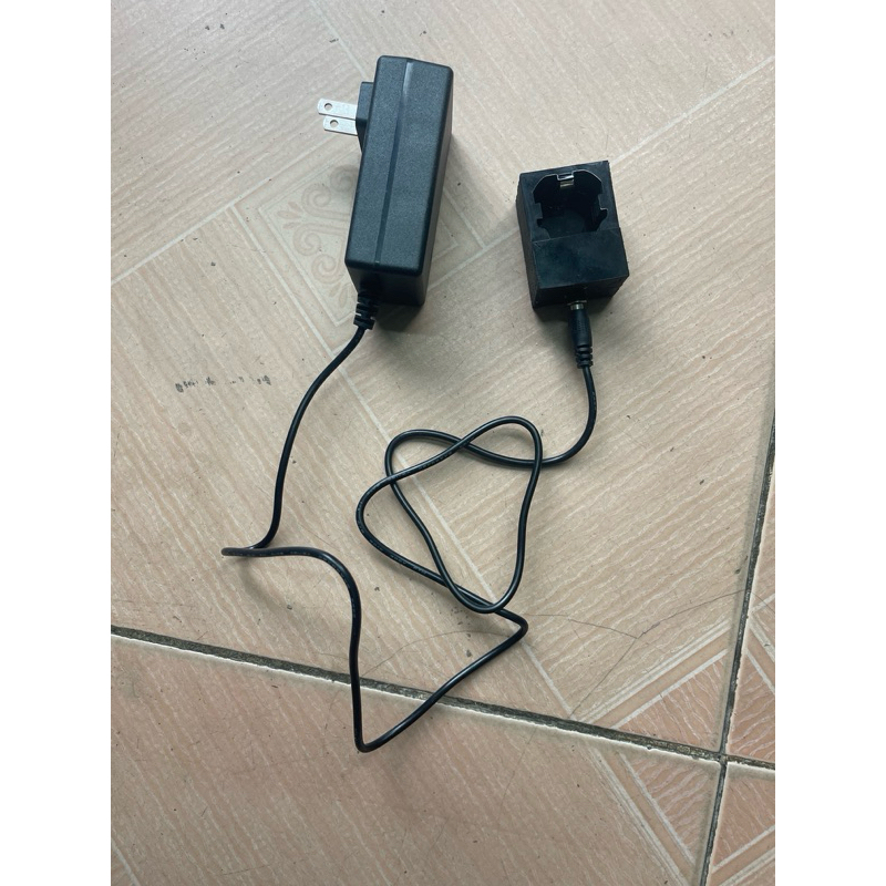 sạc pin vít gập hitachi- hikoki 3,6v( gồm củ sạc 220v và cốc sạc)