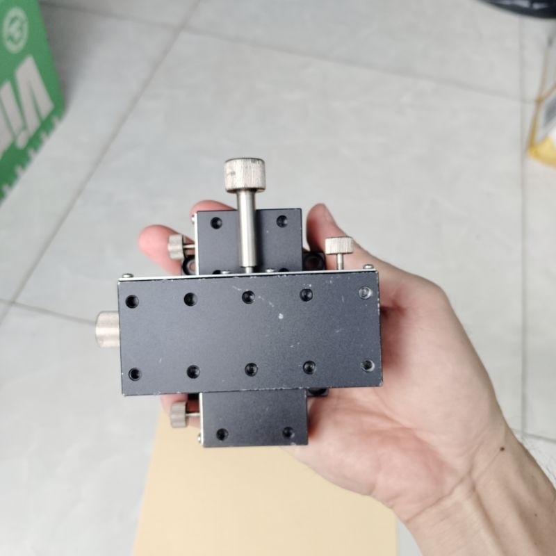 Tinh chỉnh XY nhôm anod tháo máy.