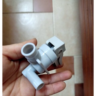 Vòi cây nước nóng lạnh bên lạnh