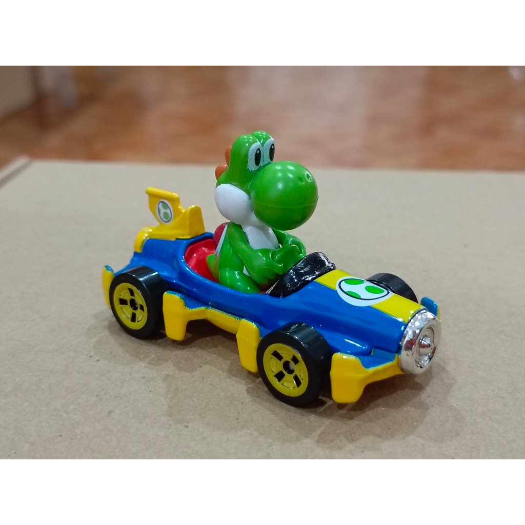 Xe mô hình LOOSE Hot Wheels Mario Kart Yoshi March 8