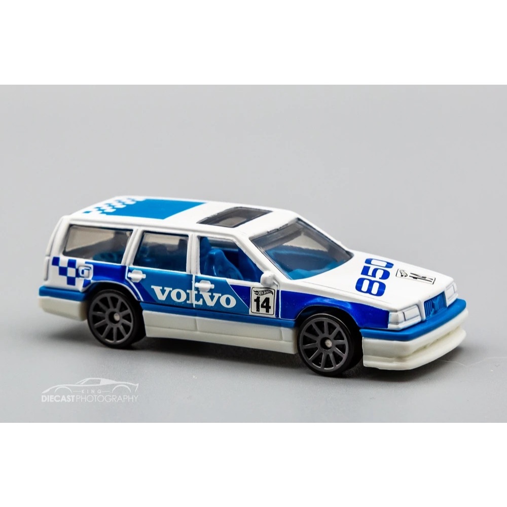 Xe mô hình Hot Wheels Volvo 850 Estate Wagon (nhiều mẫu)