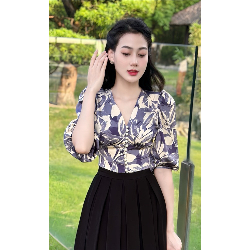 [ MERCIE ] SƠ MI DÁNG NGẮN CỔ V CHẤT LIỆU LỤA KHUY NGỌC MÀU TÍM PHỐI BE