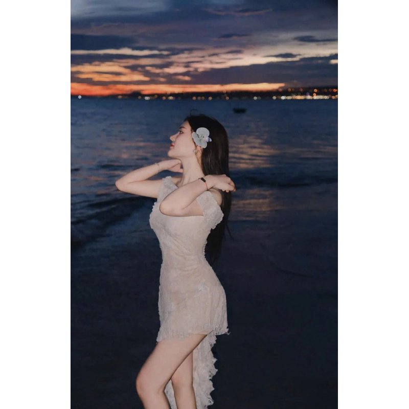 đầm ren đi biển tay trễ vai chân váy xẻ XÉO tà phối ren có quần bảo hộ | BigBuy360 - bigbuy360.vn