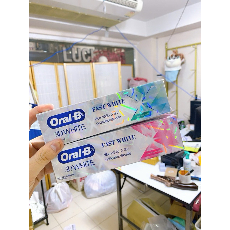 Kem đánh răng trắng răng Oral-B 3D White Thái Lan