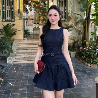 JENNYCLOSET ®”Zizi Dress”• Váy denim sát nách chiết eo hàng QCCC, Đầm nữ bò dáng xoè mặc mùa hè đi chơi, đi biển,top,nữ