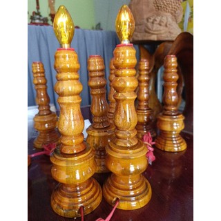cặp đèn cầy bàn thờ đền thờ cúng gỗ tràm cao 25 cm màu vàng