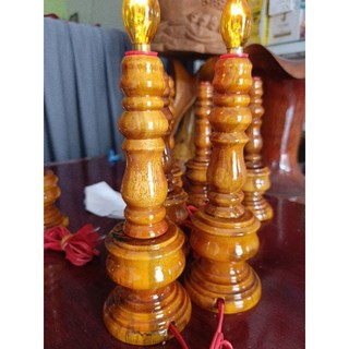 cặp đèn cầy bàn thờ đền thờ cúng gỗ tràm cao 25 cm màu vàng