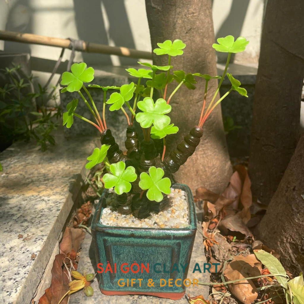 Chậu cỏ 4 lá may mắn làm bằng đất sét