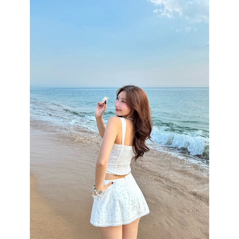 ÉMILIE - Syrena Set - Set áo 2 dây phối ren và chân váy lưng thấp hoạ tiết hoa nhí | BigBuy360 - bigbuy360.vn