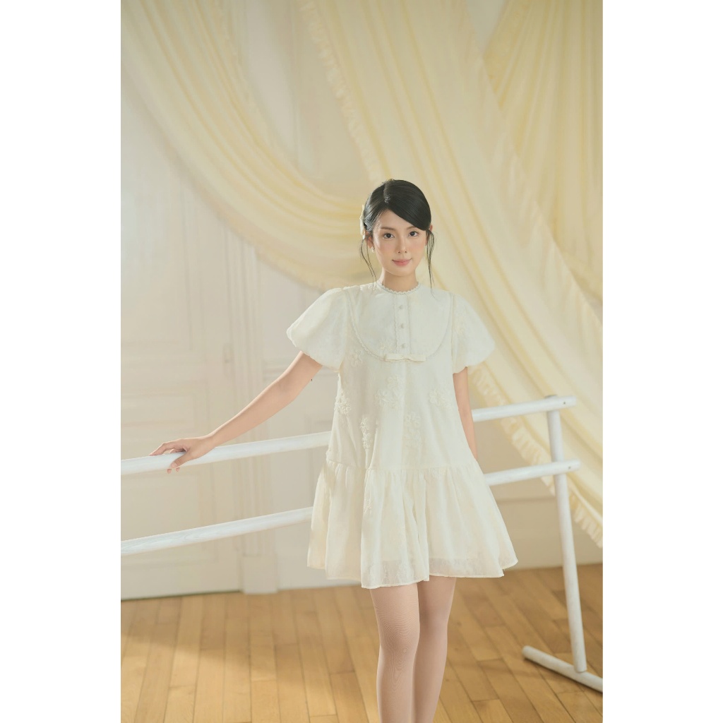 [DEAL MỞ BÁN] CÉLESTE - Váy Babydoll Dáng Ngắn Suông Chất Tơ Mềm Tay Bồng Đính Hoa Thêu Tiểu Thư Suri Dress | BigBuy360 - bigbuy360.vn