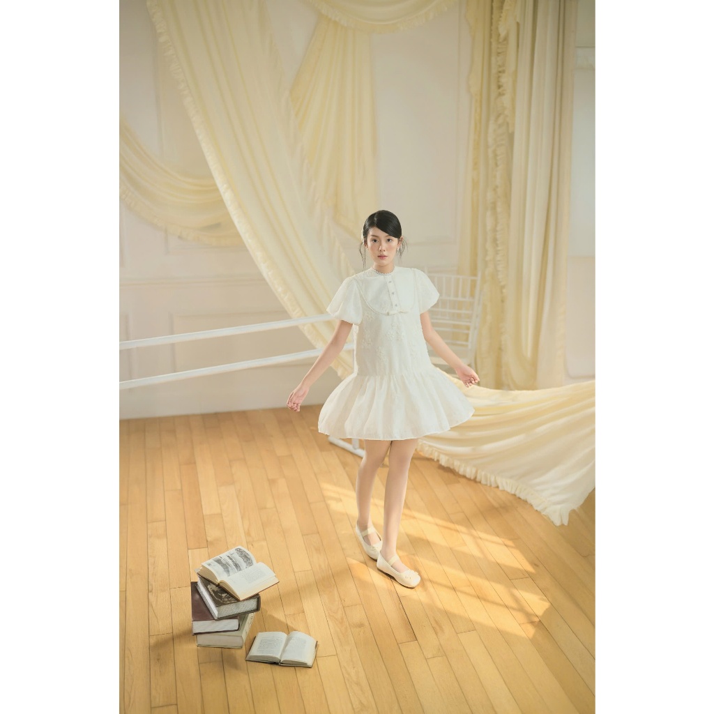 [DEAL MỞ BÁN] CÉLESTE - Váy Babydoll Dáng Ngắn Suông Chất Tơ Mềm Tay Bồng Đính Hoa Thêu Tiểu Thư Suri Dress | BigBuy360 - bigbuy360.vn