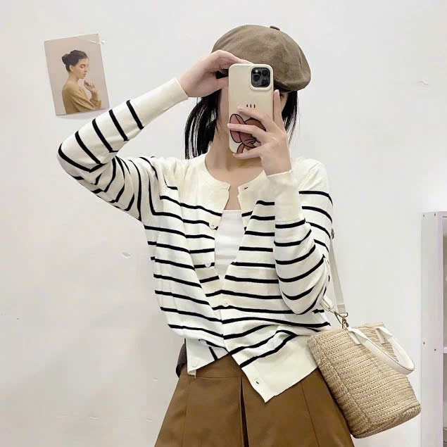 Áo khoác len cardigan , áo khoác len nữ cổ tròn SỌC NGANG chất len mềm mịn màu màu đen màu trắng hàng QCCC loại 1