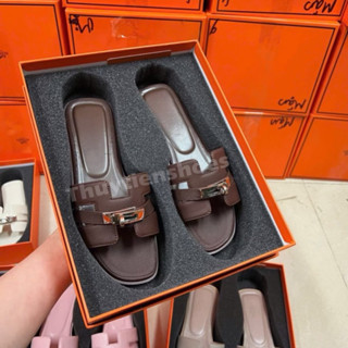 Dép nữ da sần đế bệt phối tag khuy qccc fullbox . Thuytienshoes