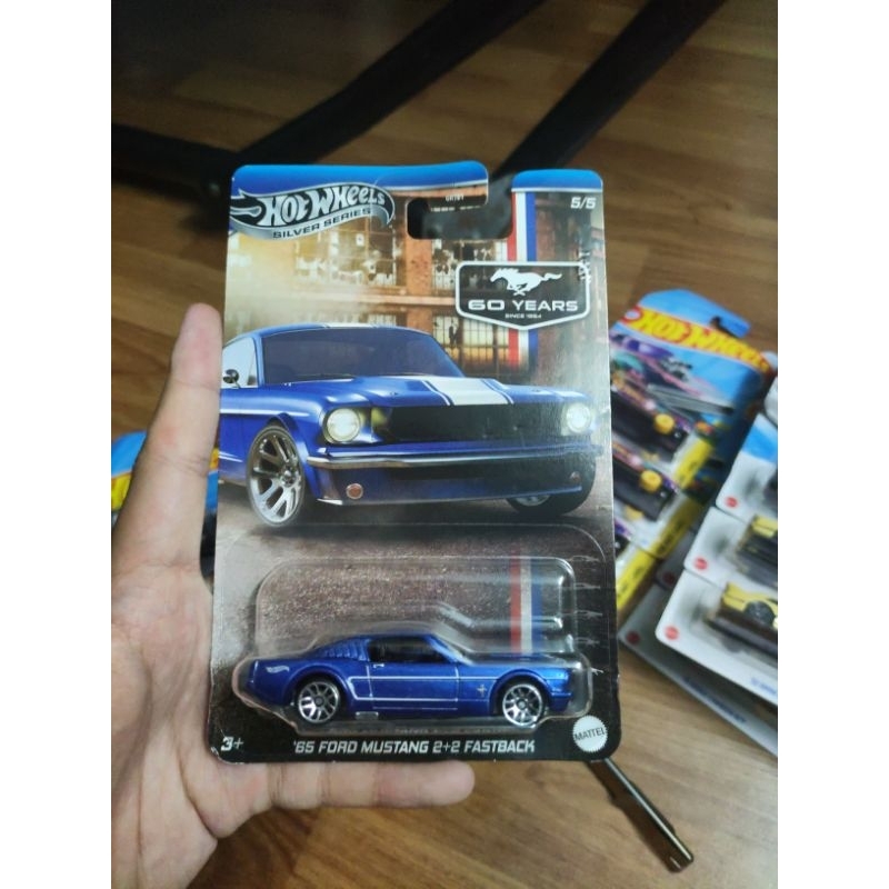 Xe hot wheels mô hình 65 Ford mustang 2+2 fastback bản ( chase )