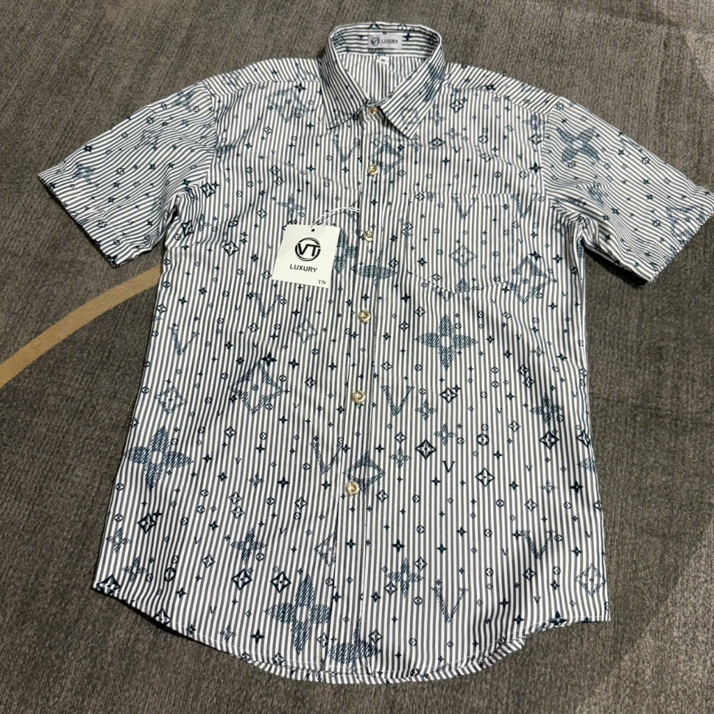 Áo Sơ Mi Nam Ngắn Tay Cao Cấp Chất Đũi Dày Dặn In Logo LV Phối Màu Chuẩn Đẹp