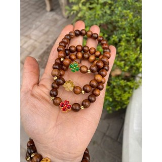 vòng tay gỗ bách mix cỏ 4 lá may mắn