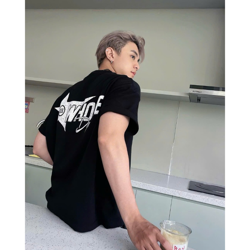 STARLIGHT TSHIRT  - Áo thun ngôi in lụa kèm thêu Whose Studio | BigBuy360 - bigbuy360.vn
