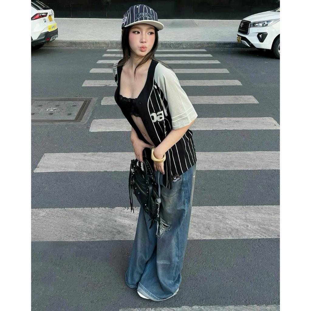 RIPPED WIDE LEG JEANS - Quần jeans rách ống rộng Whose Studio - Kèm dây quần | BigBuy360 - bigbuy360.vn