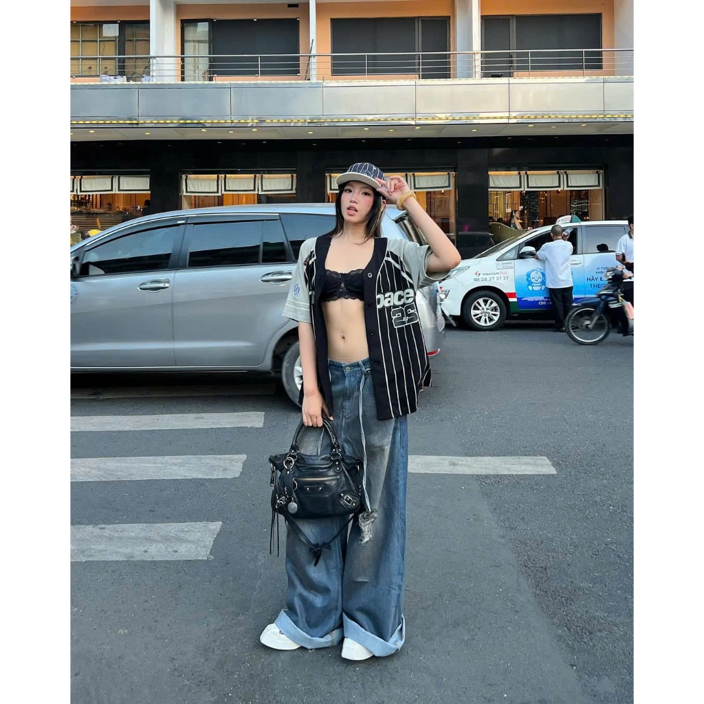 RIPPED WIDE LEG JEANS - Quần jeans rách ống rộng Whose Studio - Kèm dây quần | BigBuy360 - bigbuy360.vn