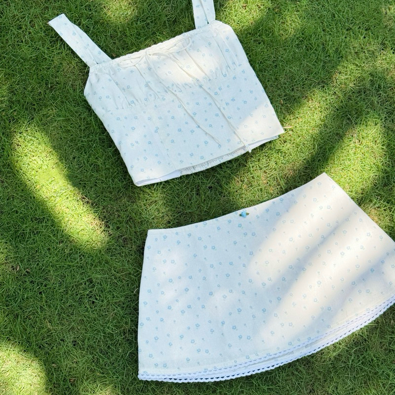 ÉMILIE - Syrena Set - Set áo 2 dây phối ren và chân váy lưng thấp hoạ tiết hoa nhí | BigBuy360 - bigbuy360.vn