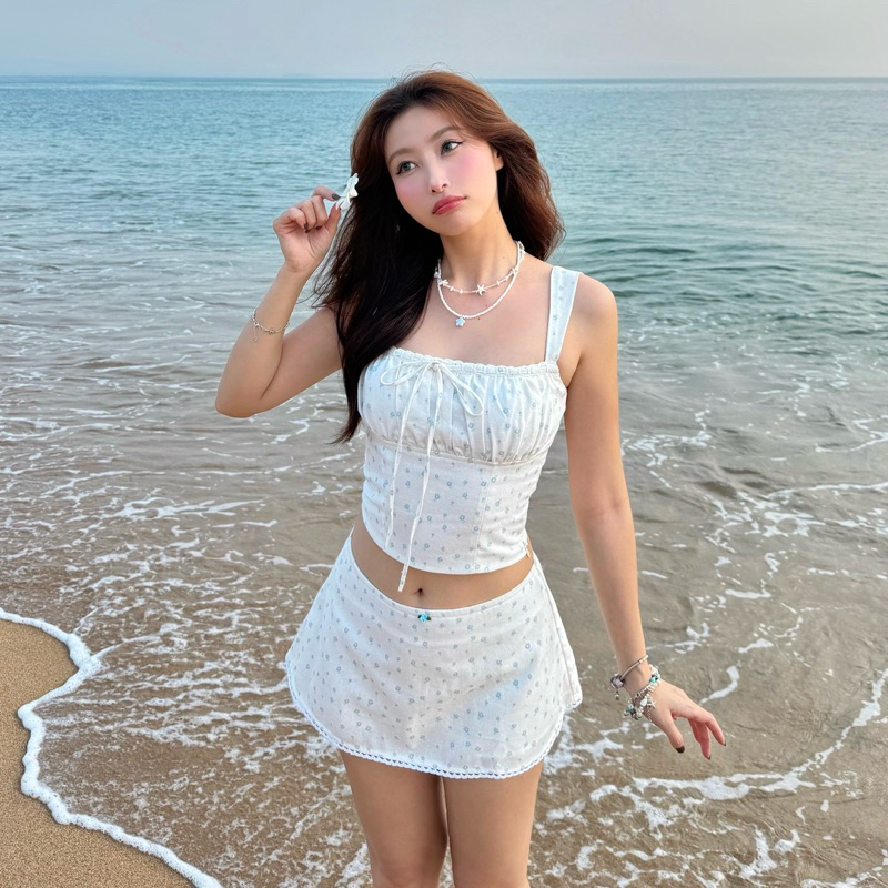 ÉMILIE - Syrena Set - Set áo 2 dây phối ren và chân váy lưng thấp hoạ tiết hoa nhí | BigBuy360 - bigbuy360.vn