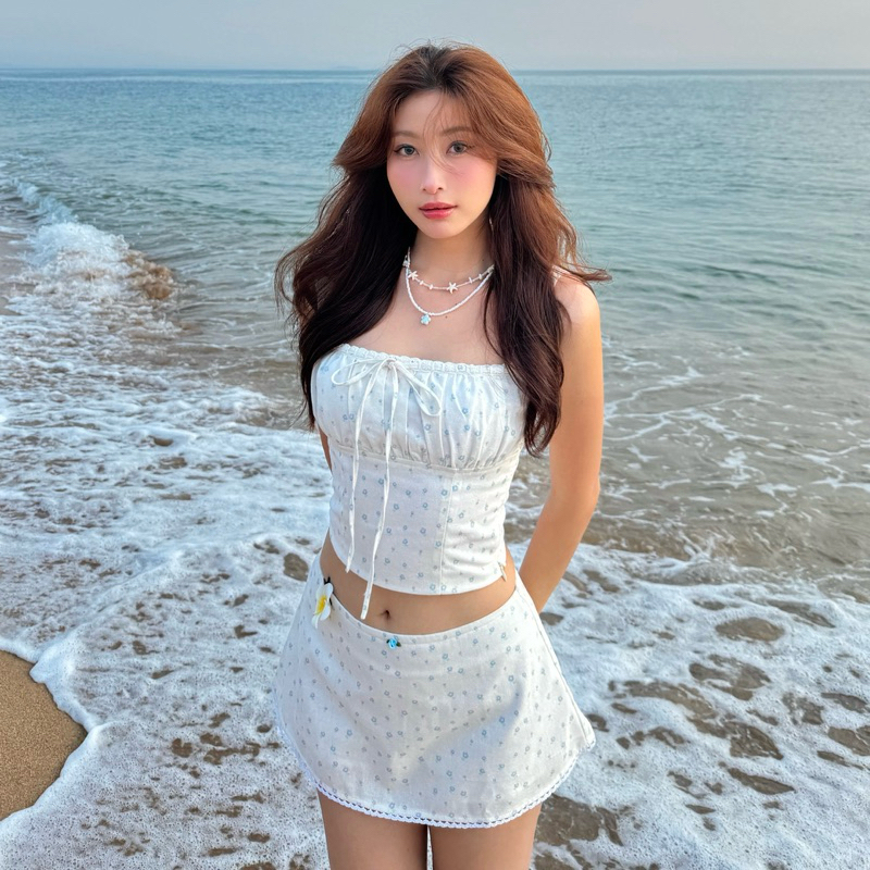 ÉMILIE - Syrena Set - Set áo 2 dây phối ren và chân váy lưng thấp hoạ tiết hoa nhí | BigBuy360 - bigbuy360.vn