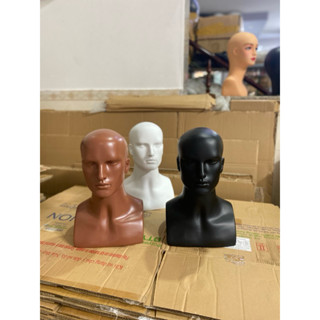 Đầu manocanh nam đội nón, đội tóc giả bệ vuông(cao 40cm, vòng đầu 57cm)