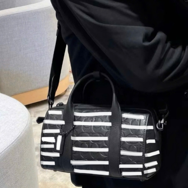 Túi C**a**ch Gotham Duffle 24 đeo chéo nam xịn mịn