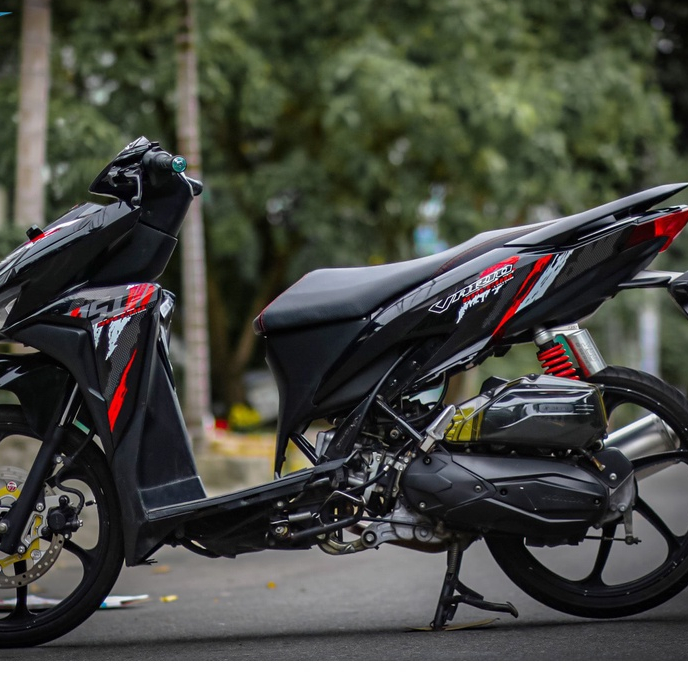 Tem Vario 150 Special Edition đỏ trắng đen HOT 2025