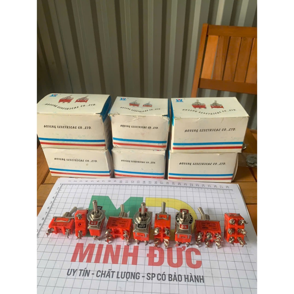 Công tắc gạt tự giữ 6 chân 1322 ON-OFF-ON, 4 chân 1221 ON-OFF, 2 chân 1021 ON-OFF Hãng AOFEN
