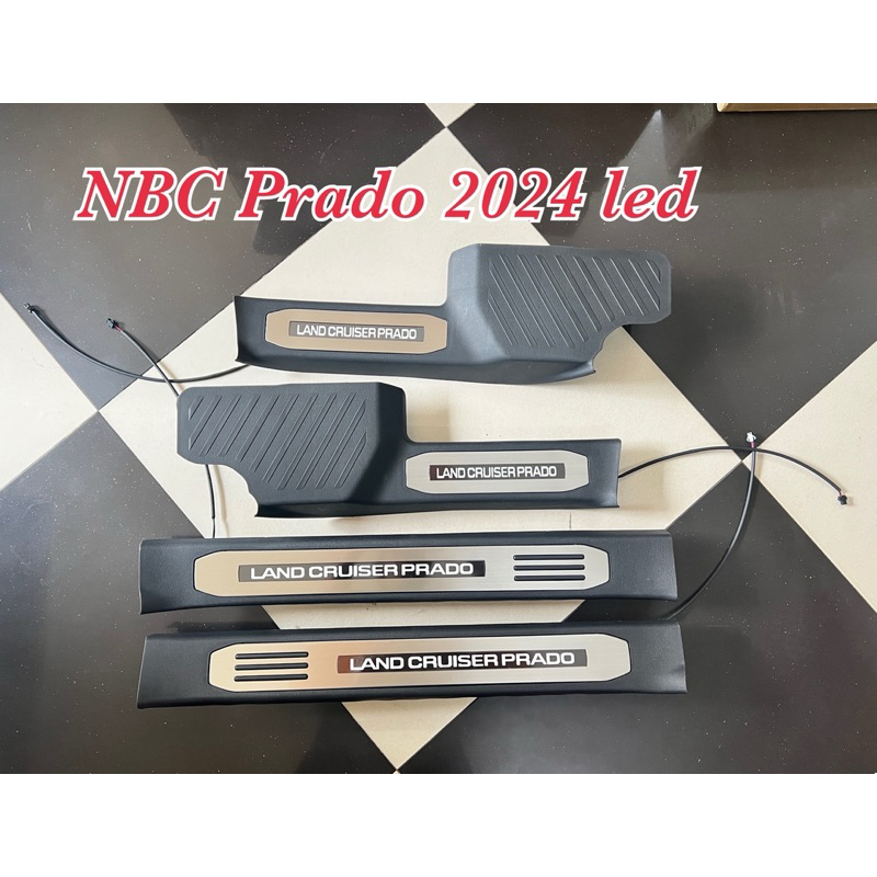 Ốp bậc cửa Toyota Prado LC250 2024 - 2025 có led # Nẹp bước chân chống xước Prado LC250 2024 -2025 c