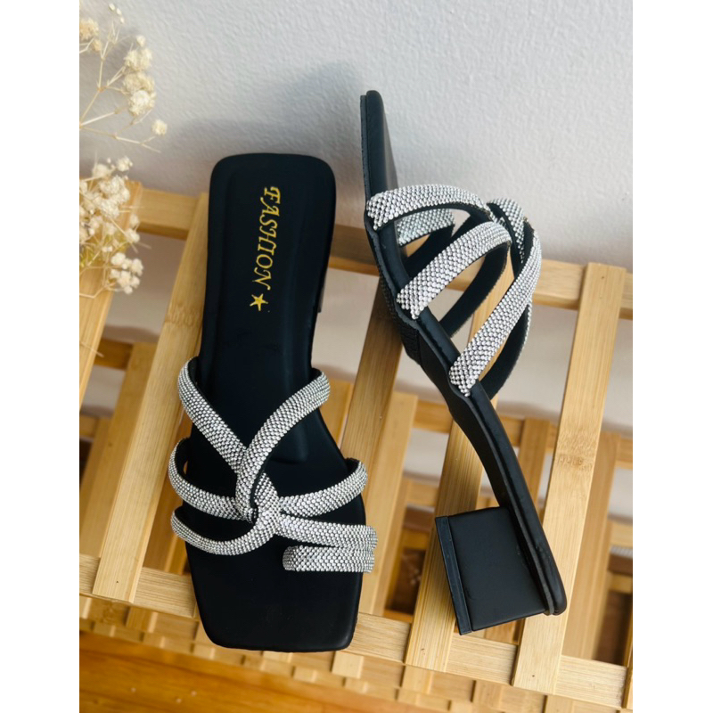 Guốc Nữ Gót Vuông 3 Phân Dây Đá Xỏ Ngón Dày Dặn