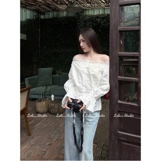 Jingli top•LALASTUDIO• Áo sơ mi trễ vai phối ren siết eo tay dài dáng peplum tiểu thư sang chảnh (hàng chuẩn)