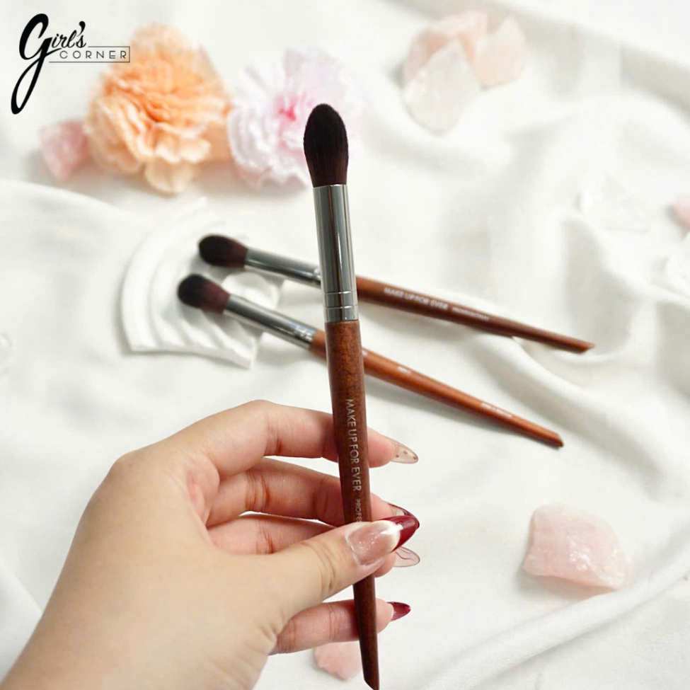 Thanh lý ngừng bán - Cọ Highlight Dạng Nhỏ Makeup Forever 140